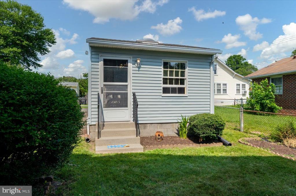 8236 BAYSIDE ROAD