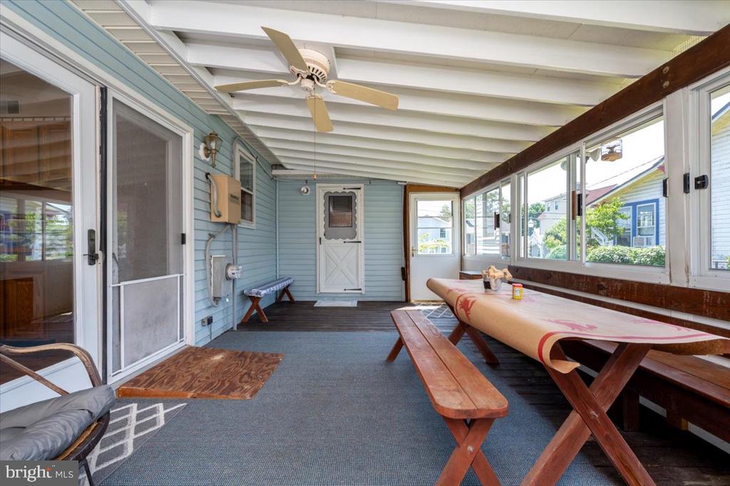 8236 BAYSIDE ROAD