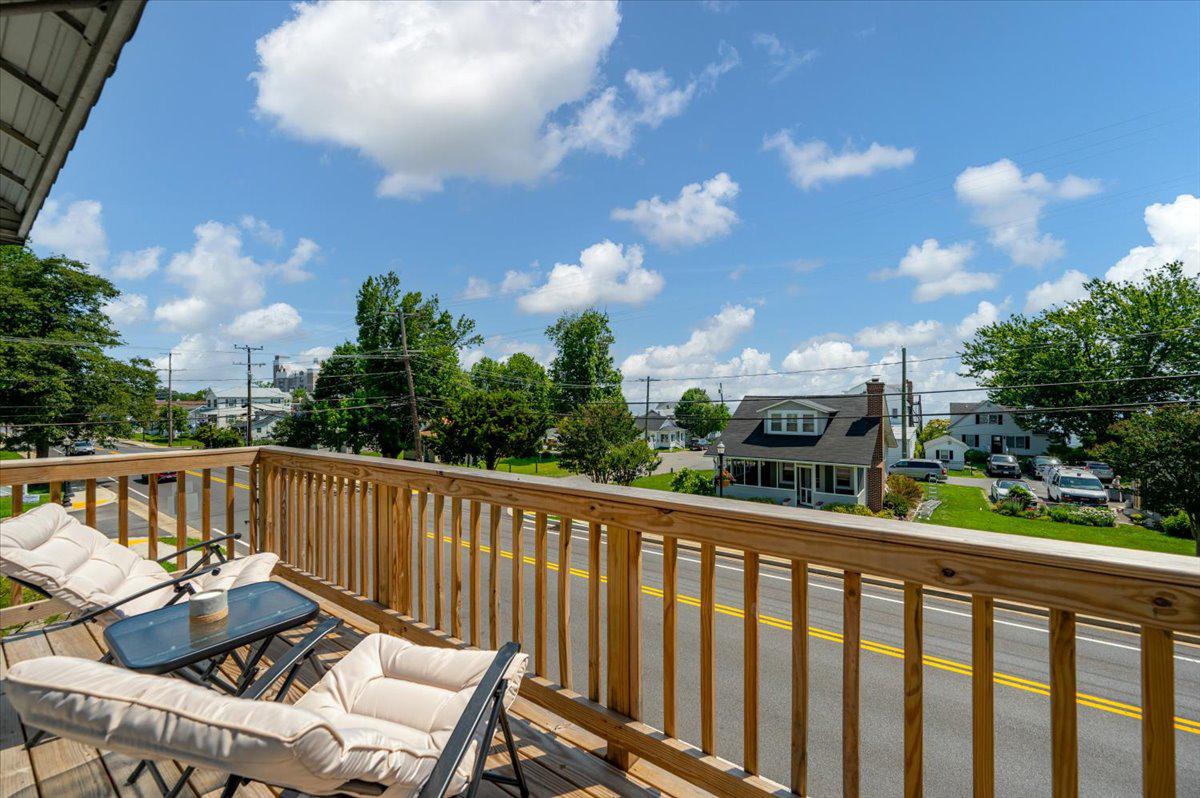 8236 BAYSIDE ROAD