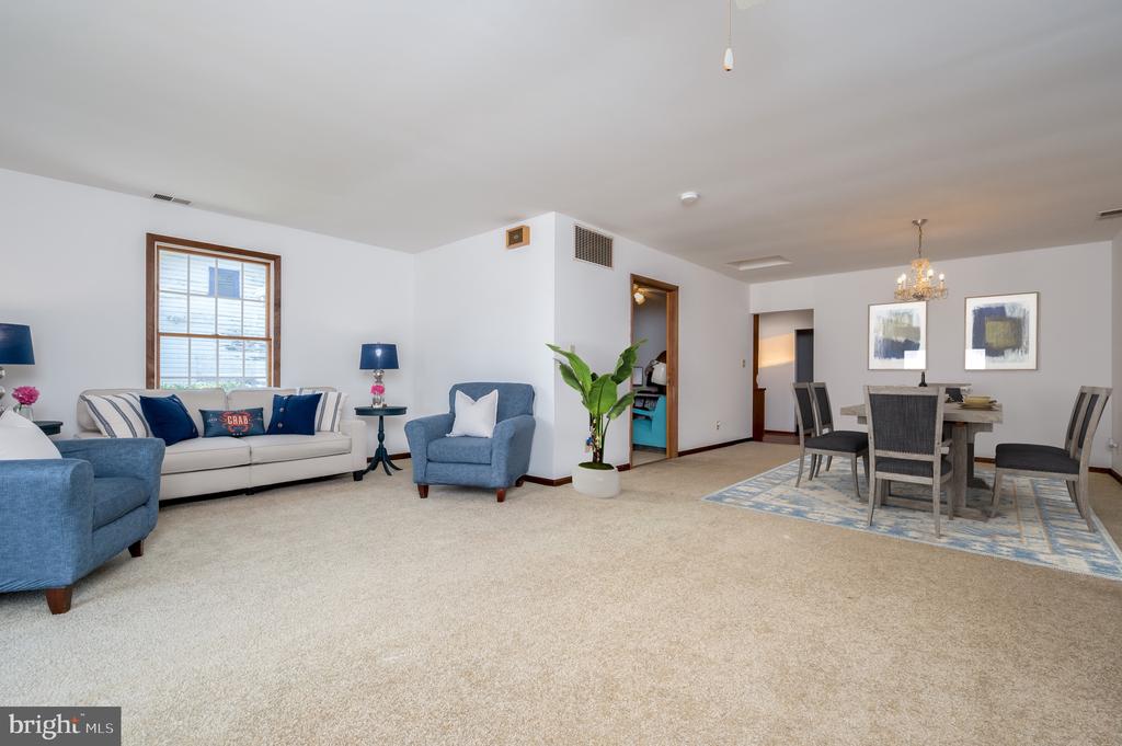 8236 BAYSIDE ROAD