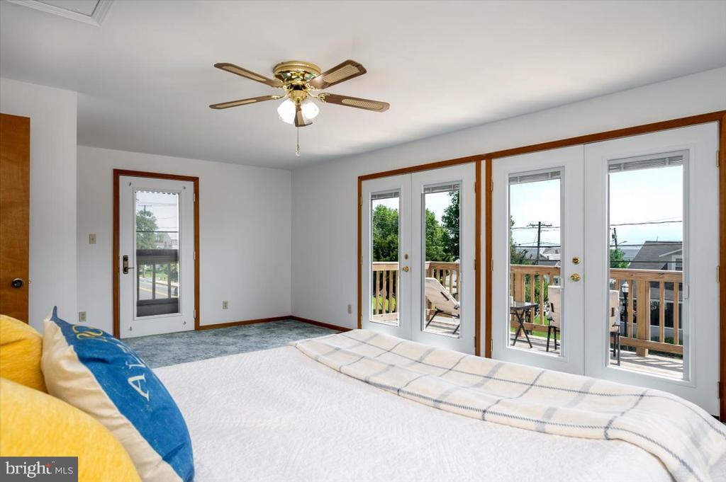 8236 BAYSIDE ROAD