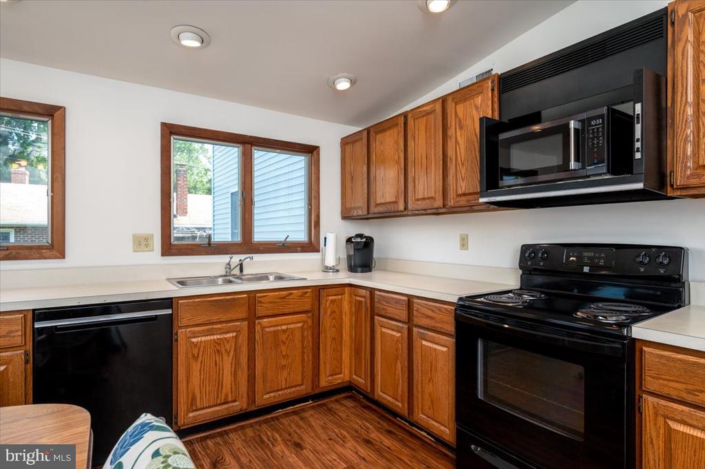 8236 BAYSIDE ROAD