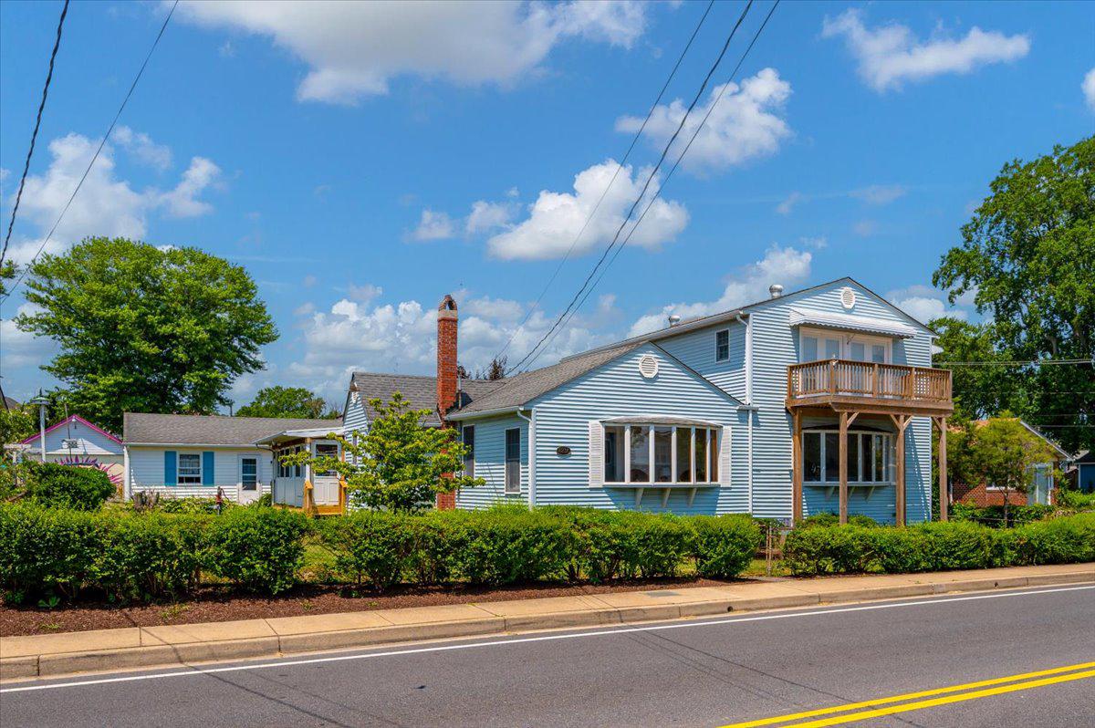 8236 BAYSIDE ROAD
