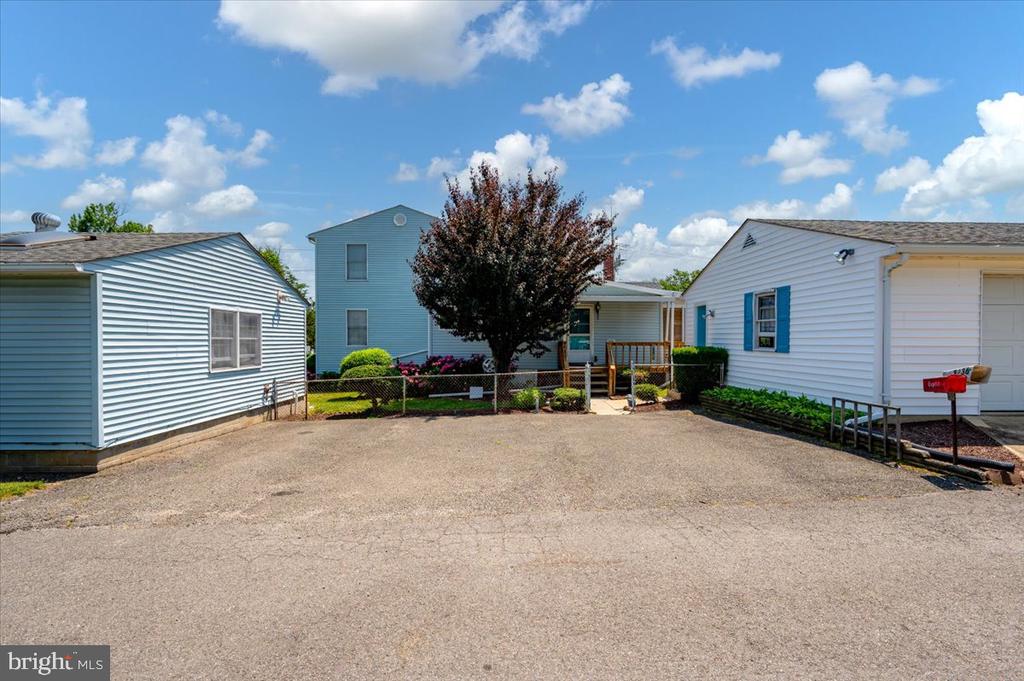 8236 BAYSIDE ROAD