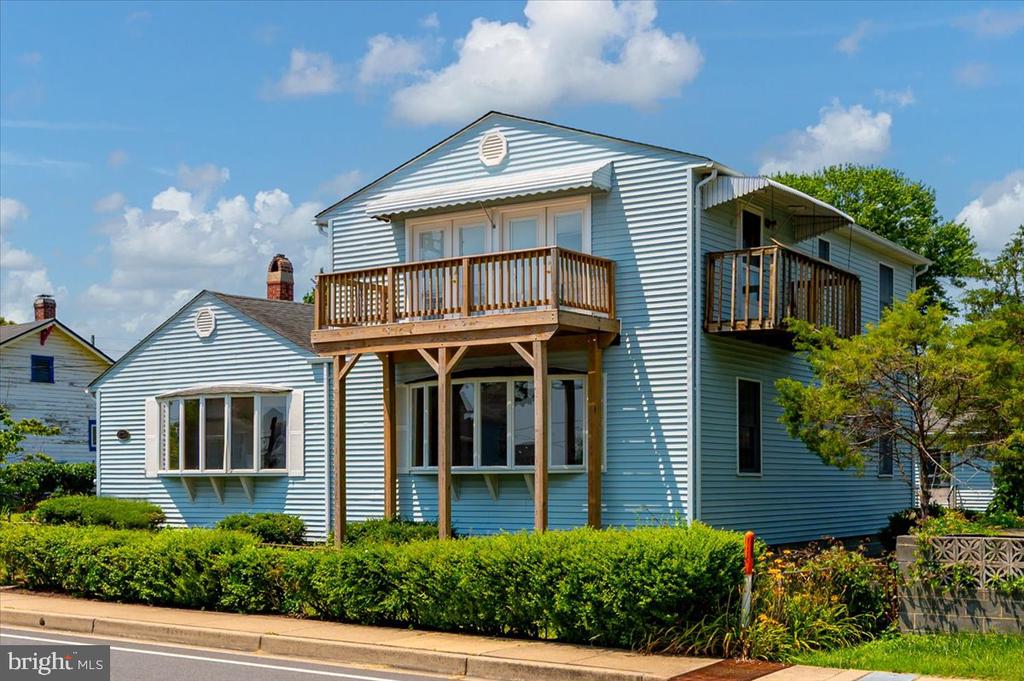 8236 BAYSIDE ROAD