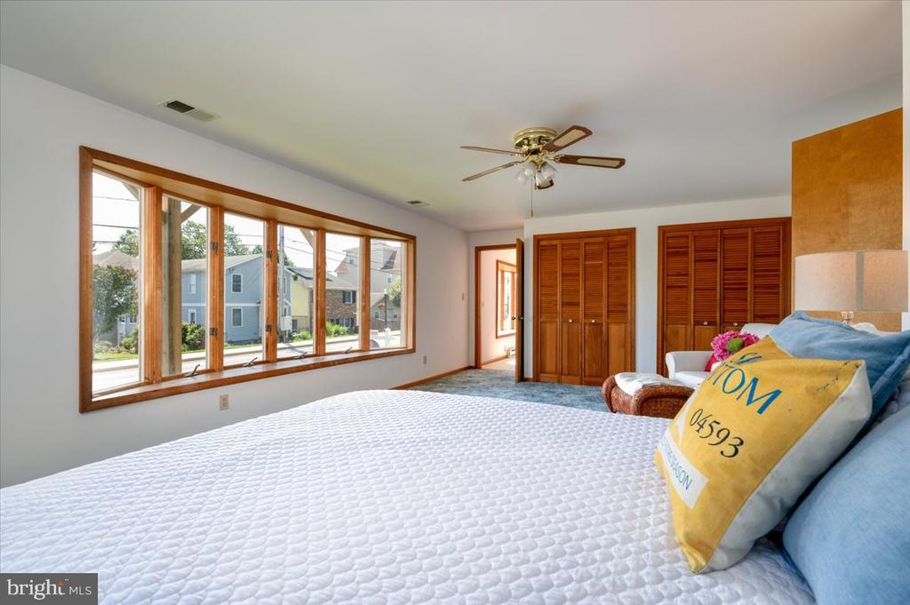 8236 BAYSIDE ROAD