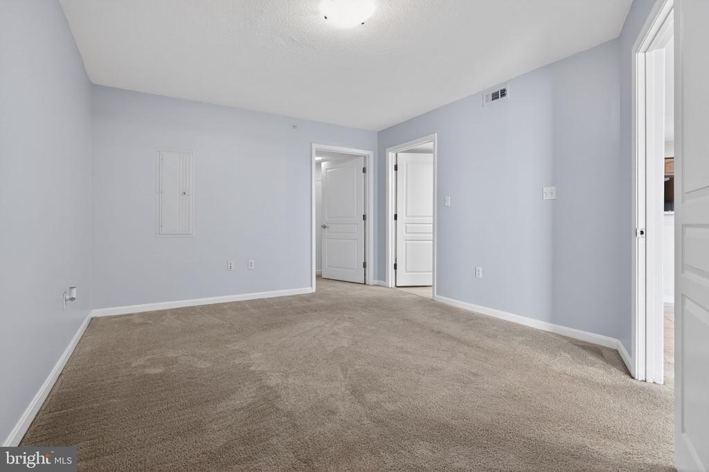 8501 BAYSIDE ROAD 702