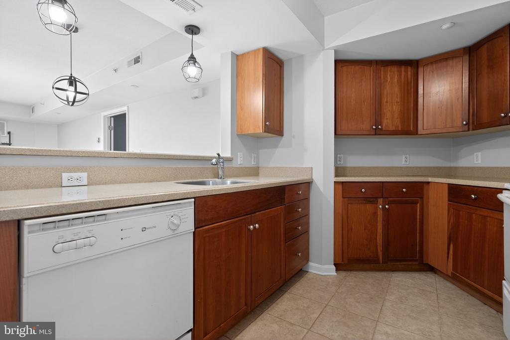 8501 BAYSIDE ROAD 702