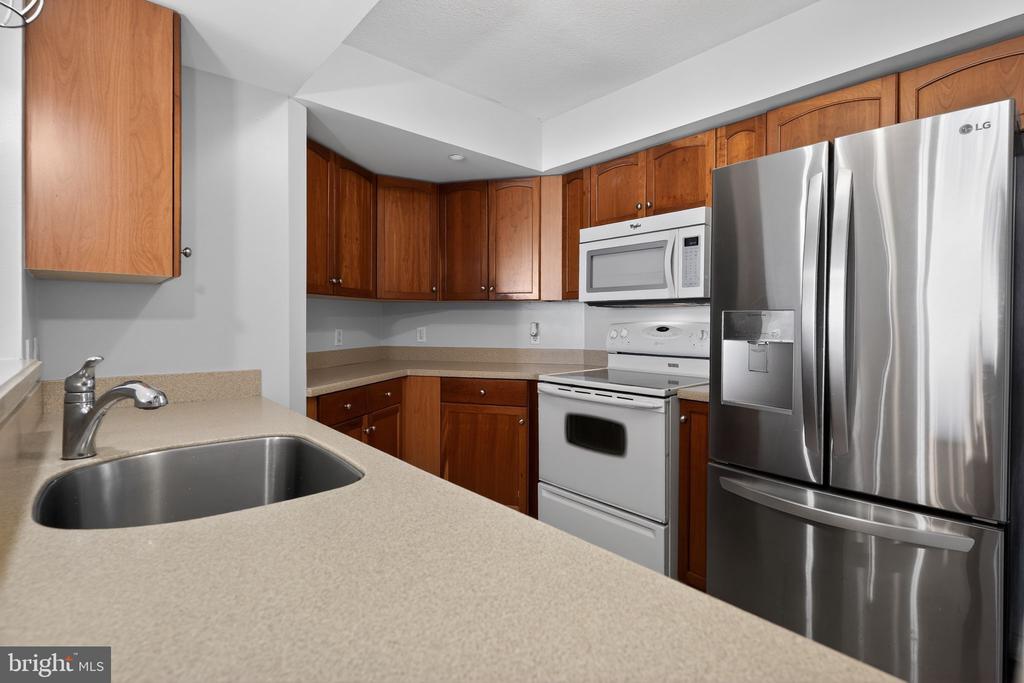 8501 BAYSIDE ROAD 702