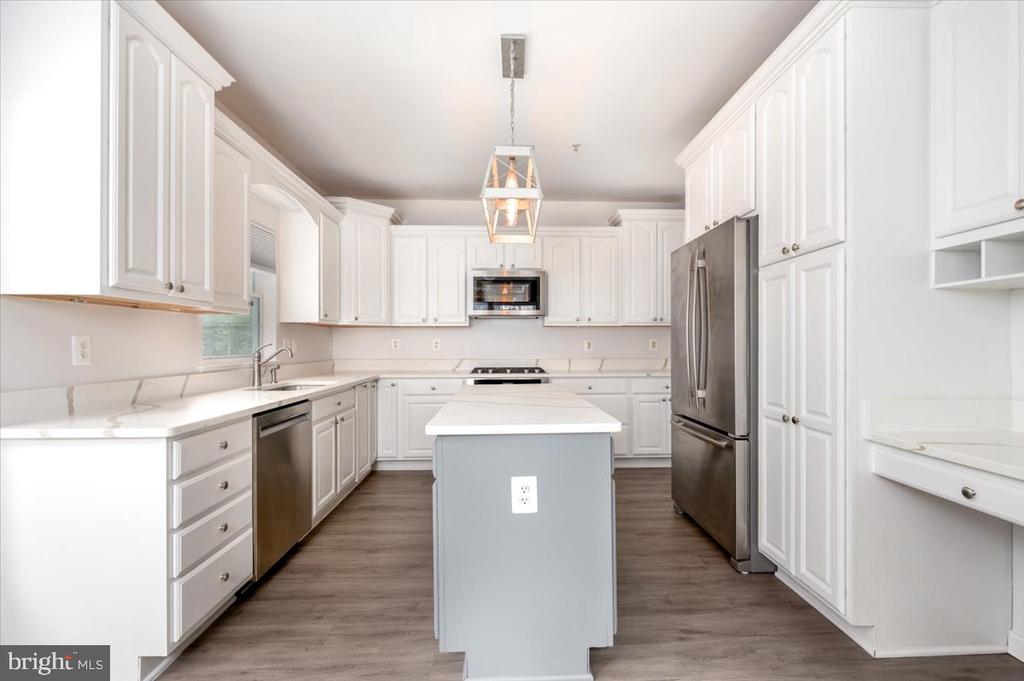 921 SPINNAKER WAY Unit: 921