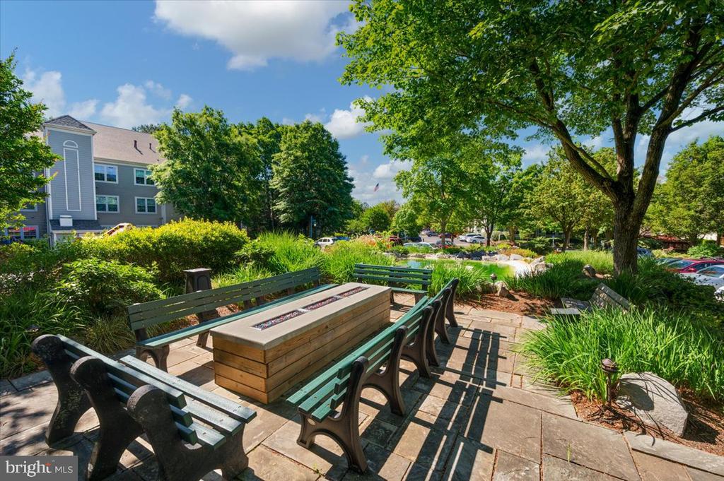 921 SPINNAKER WAY Unit: 921