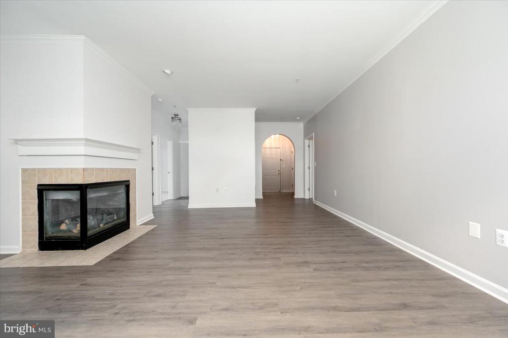 921 SPINNAKER WAY Unit: 921