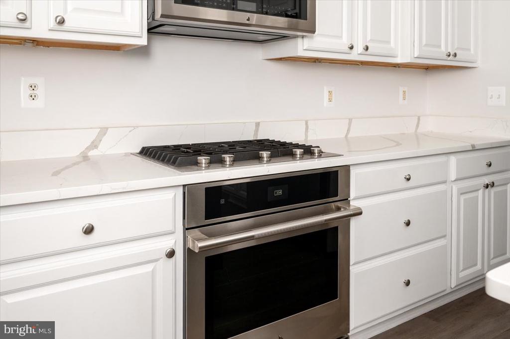 921 SPINNAKER WAY Unit: 921
