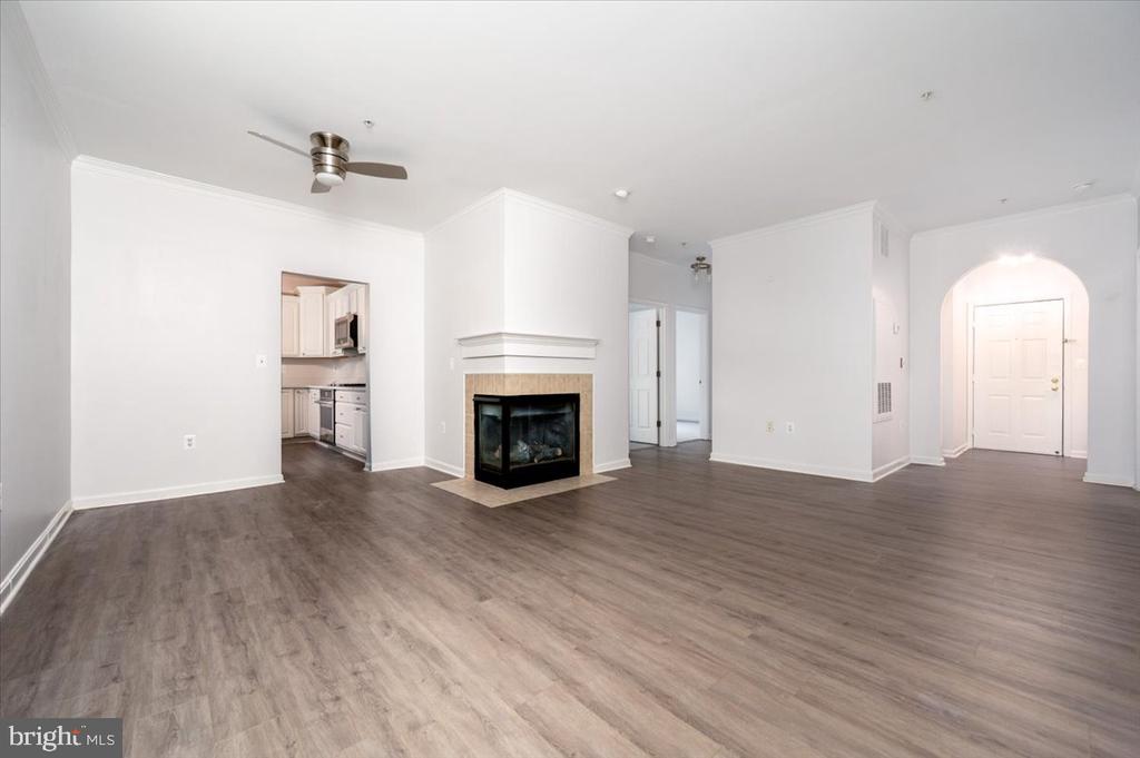 921 SPINNAKER WAY Unit: 921