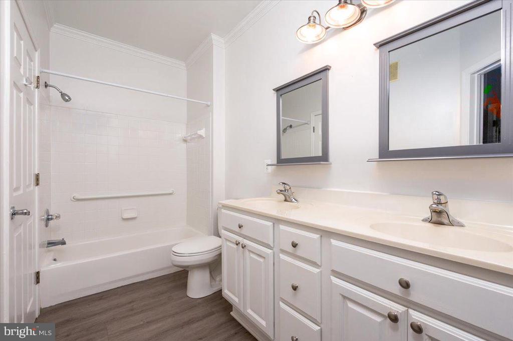 921 SPINNAKER WAY Unit: 921