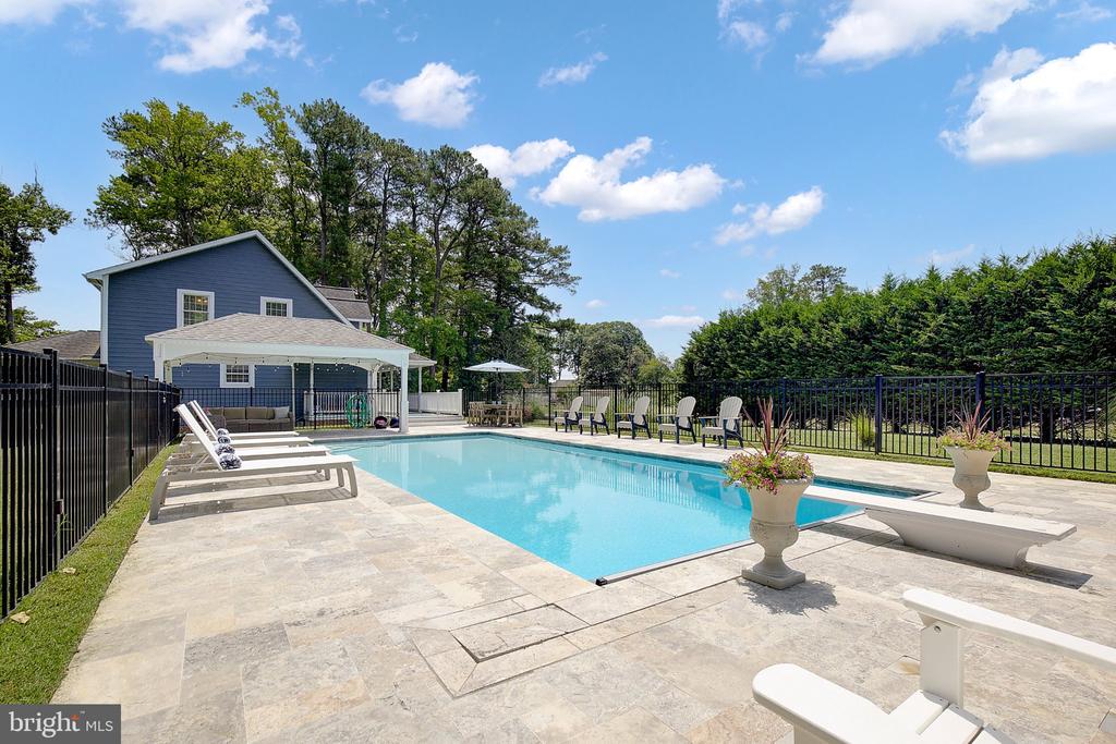 980 APPEL LANE