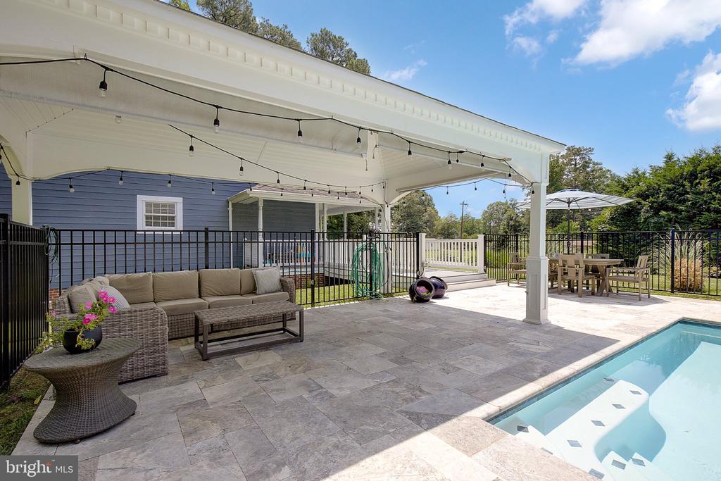 980 APPEL LANE