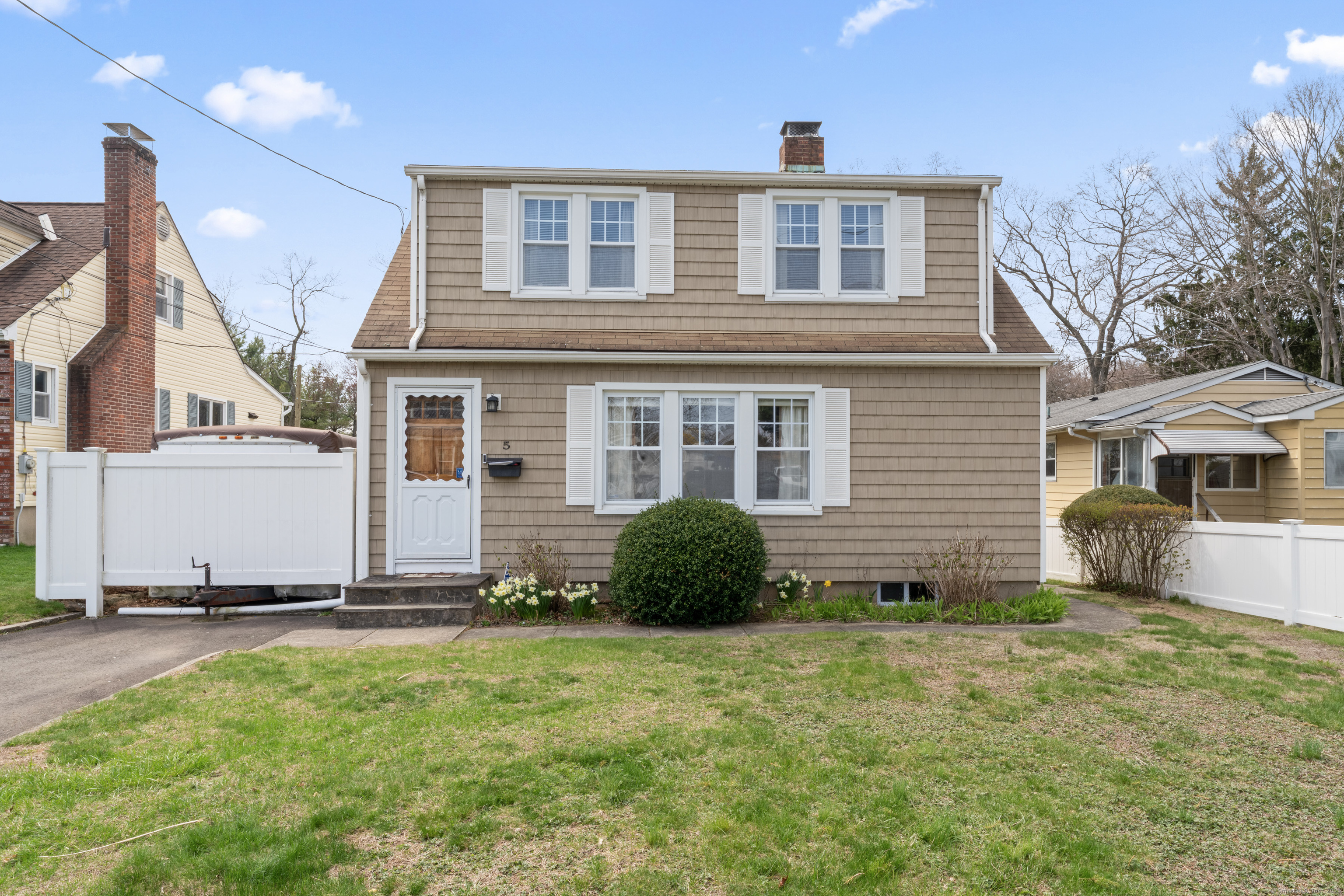 5 Vollmer Avenue