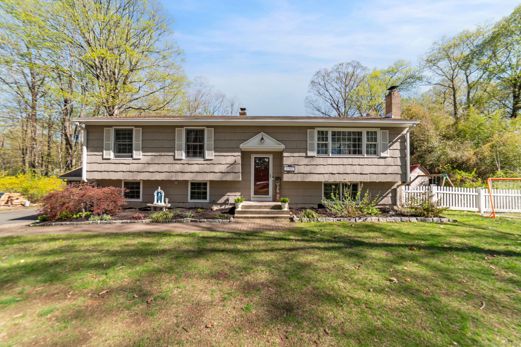 5 Woodlawn Drive