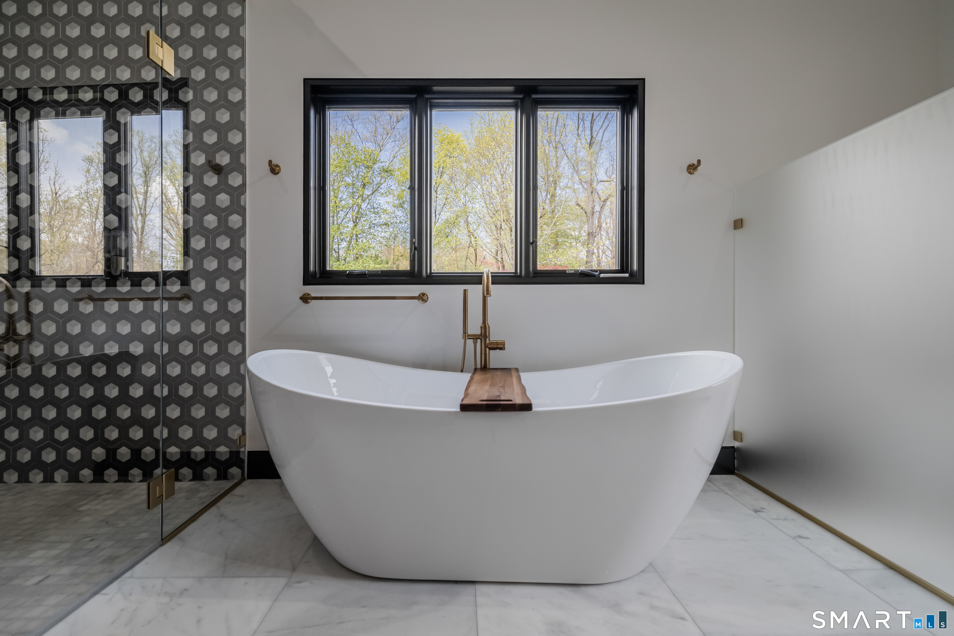 201 Ponus Avenue Extension