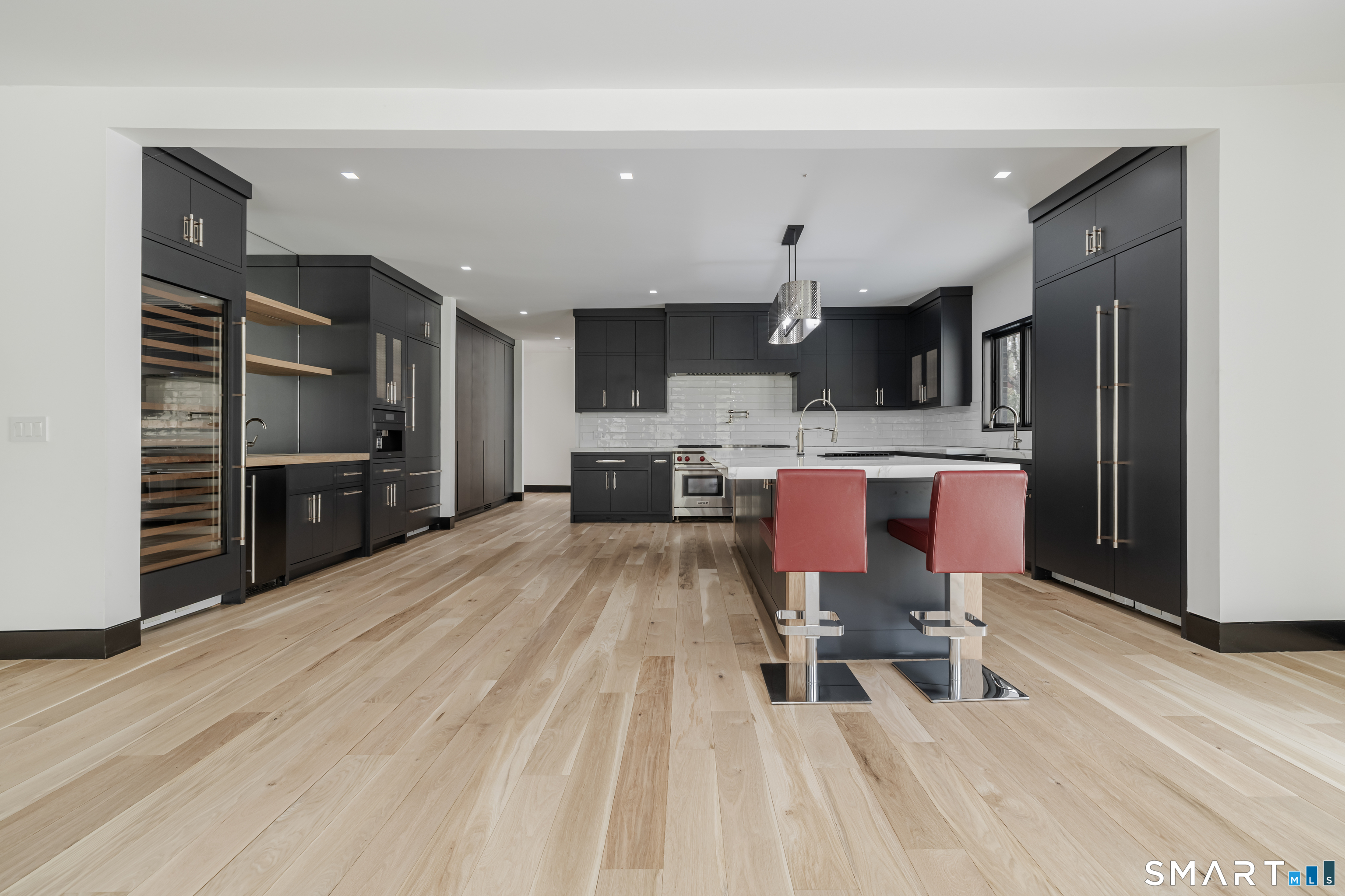 201 Ponus Avenue Extension