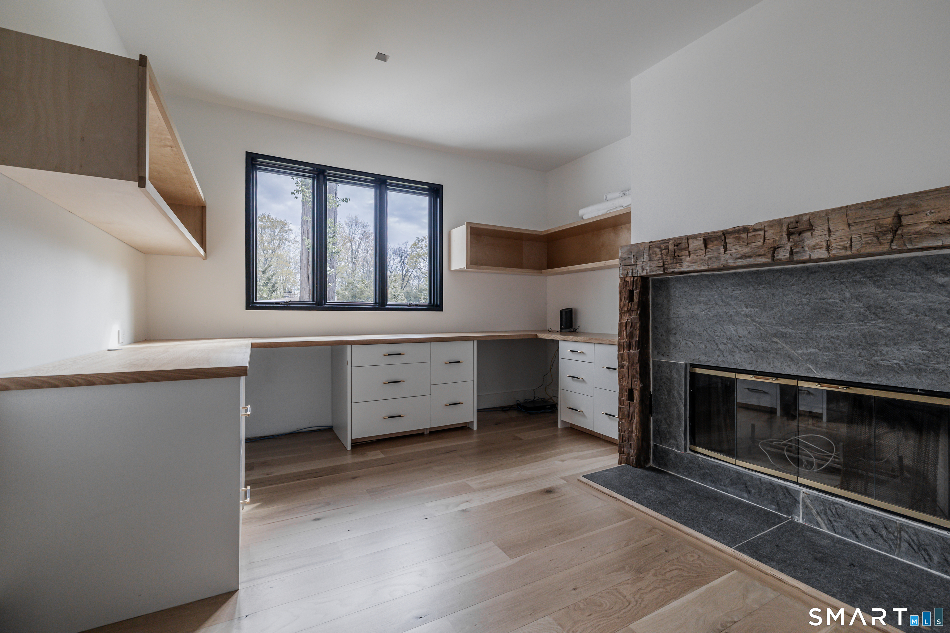 201 Ponus Avenue Extension