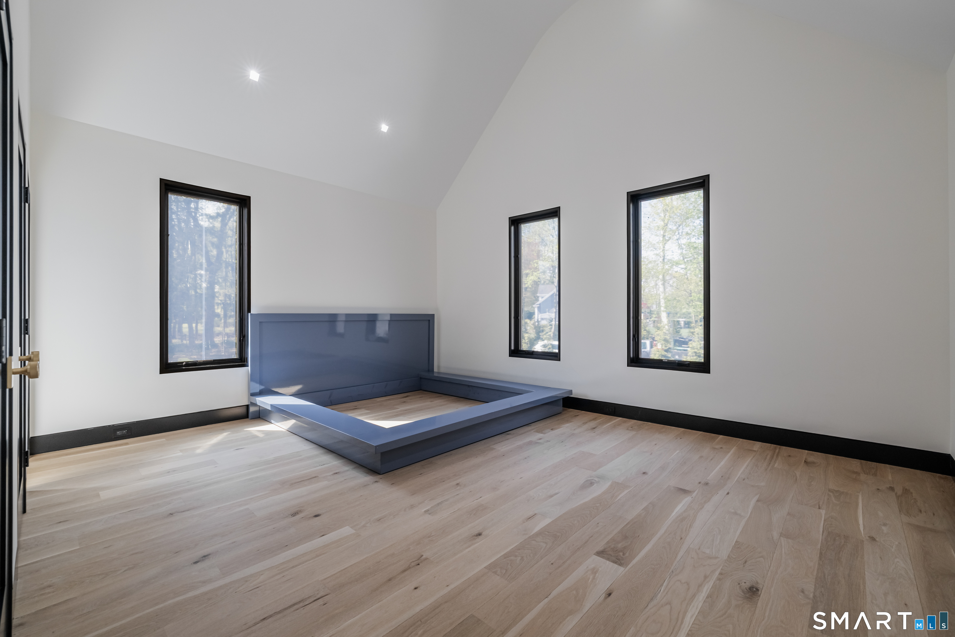 201 Ponus Avenue Extension