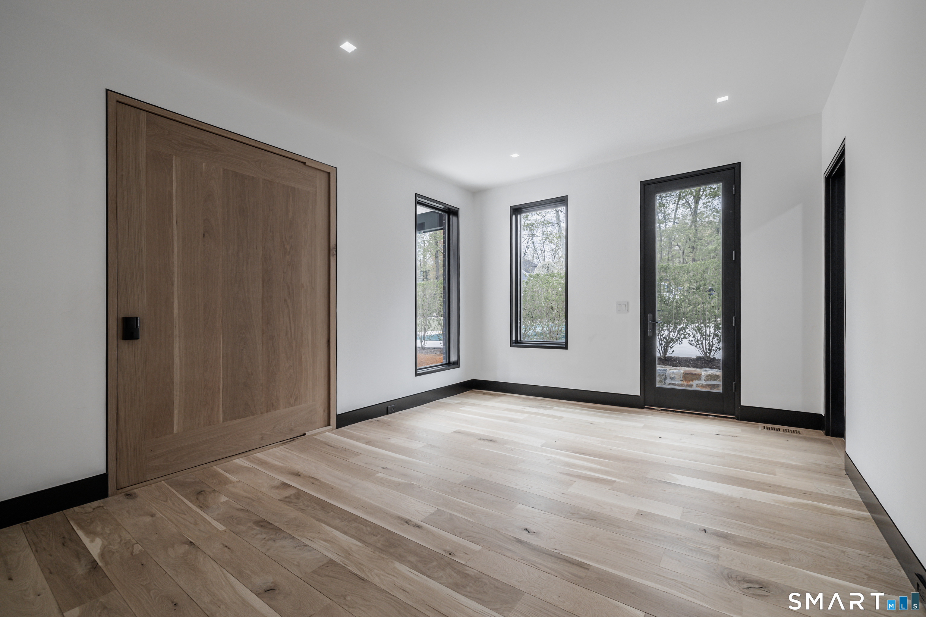 201 Ponus Avenue Extension