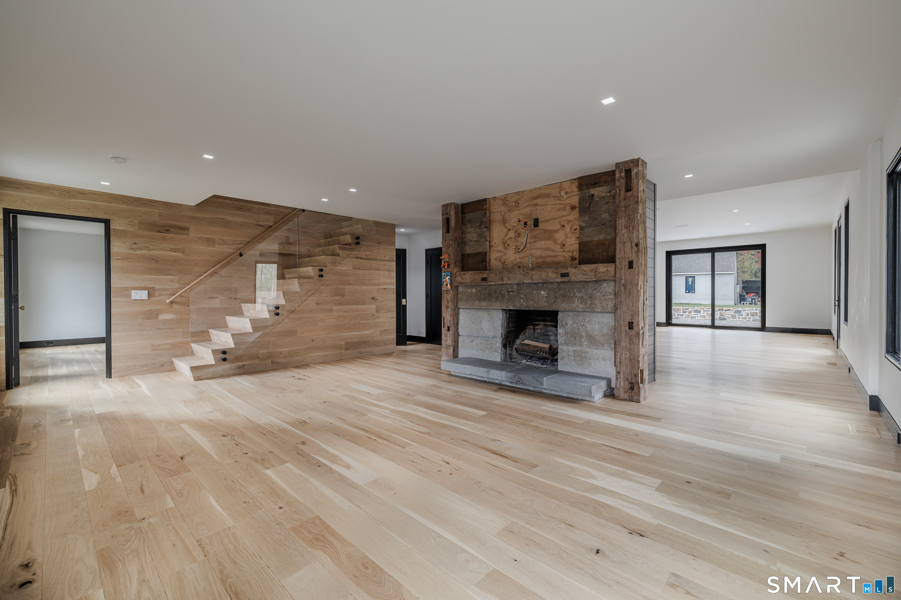 201 Ponus Avenue Extension