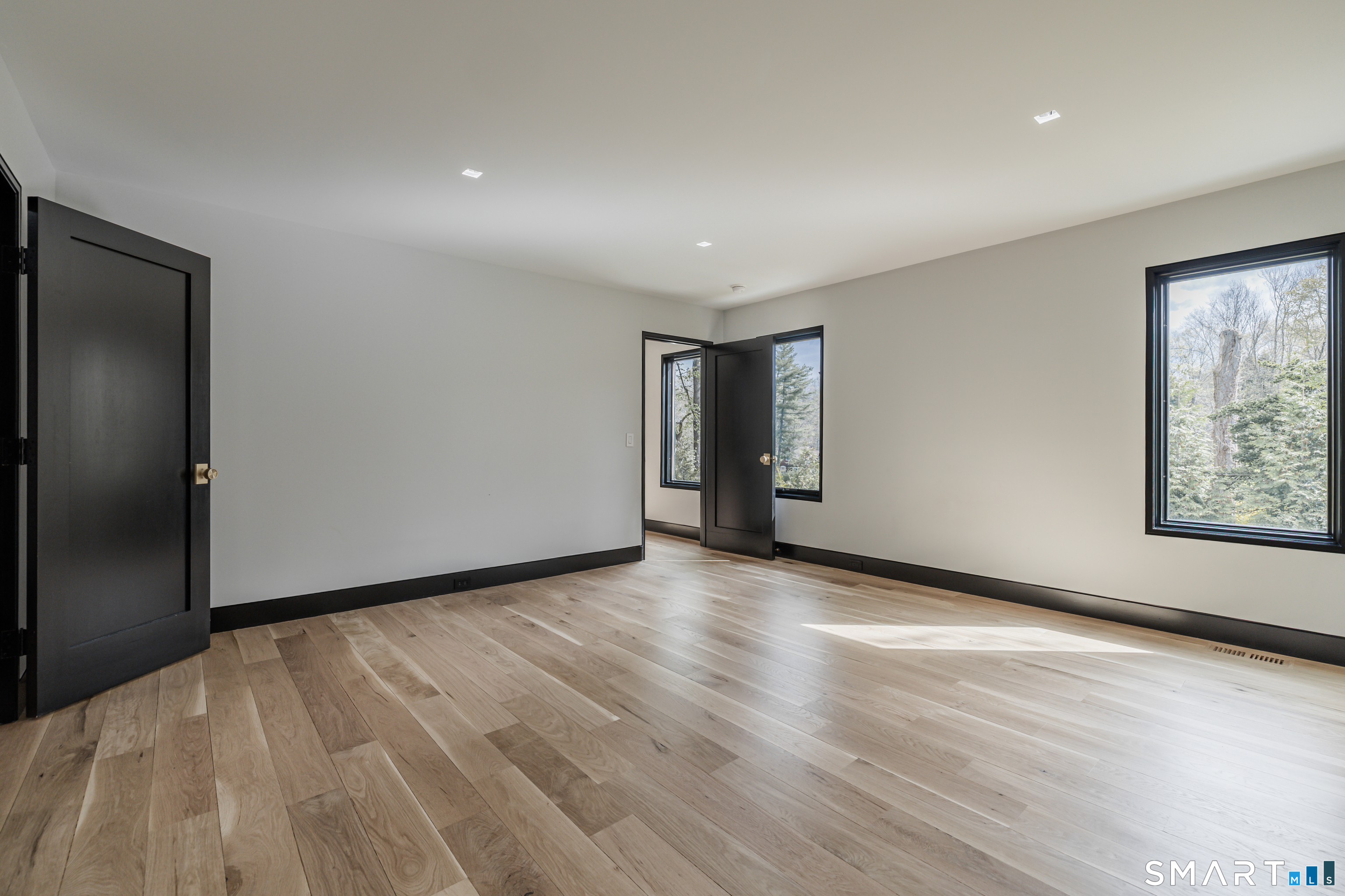 201 Ponus Avenue Extension