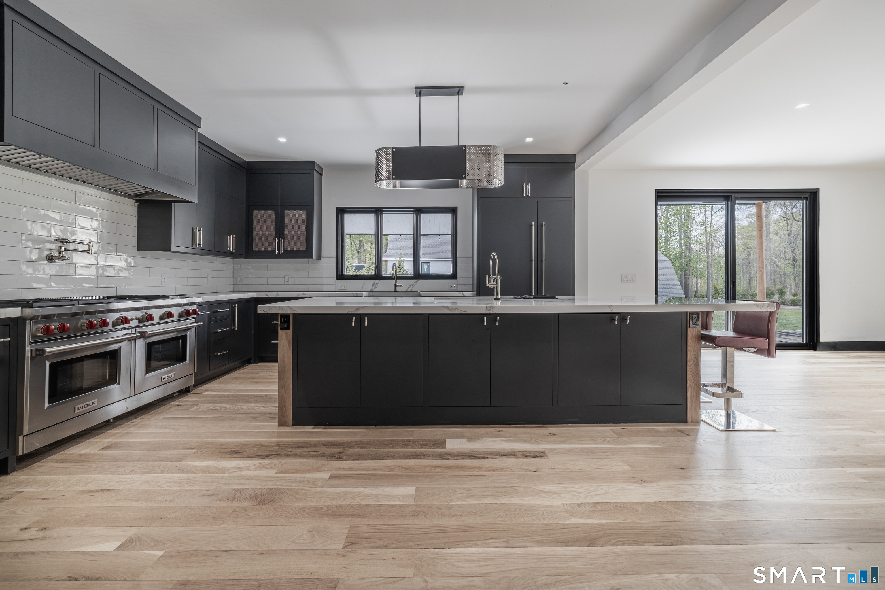 201 Ponus Avenue Extension
