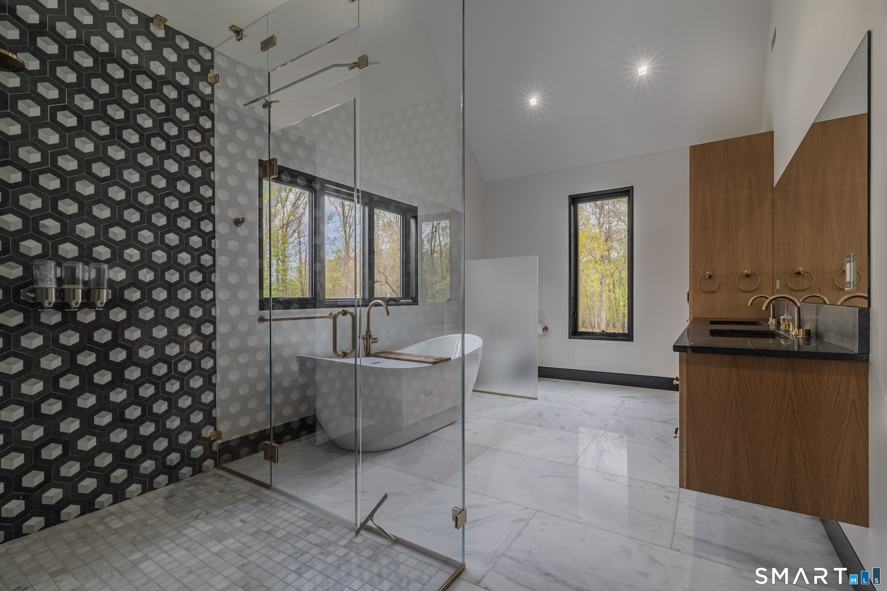 201 Ponus Avenue Extension