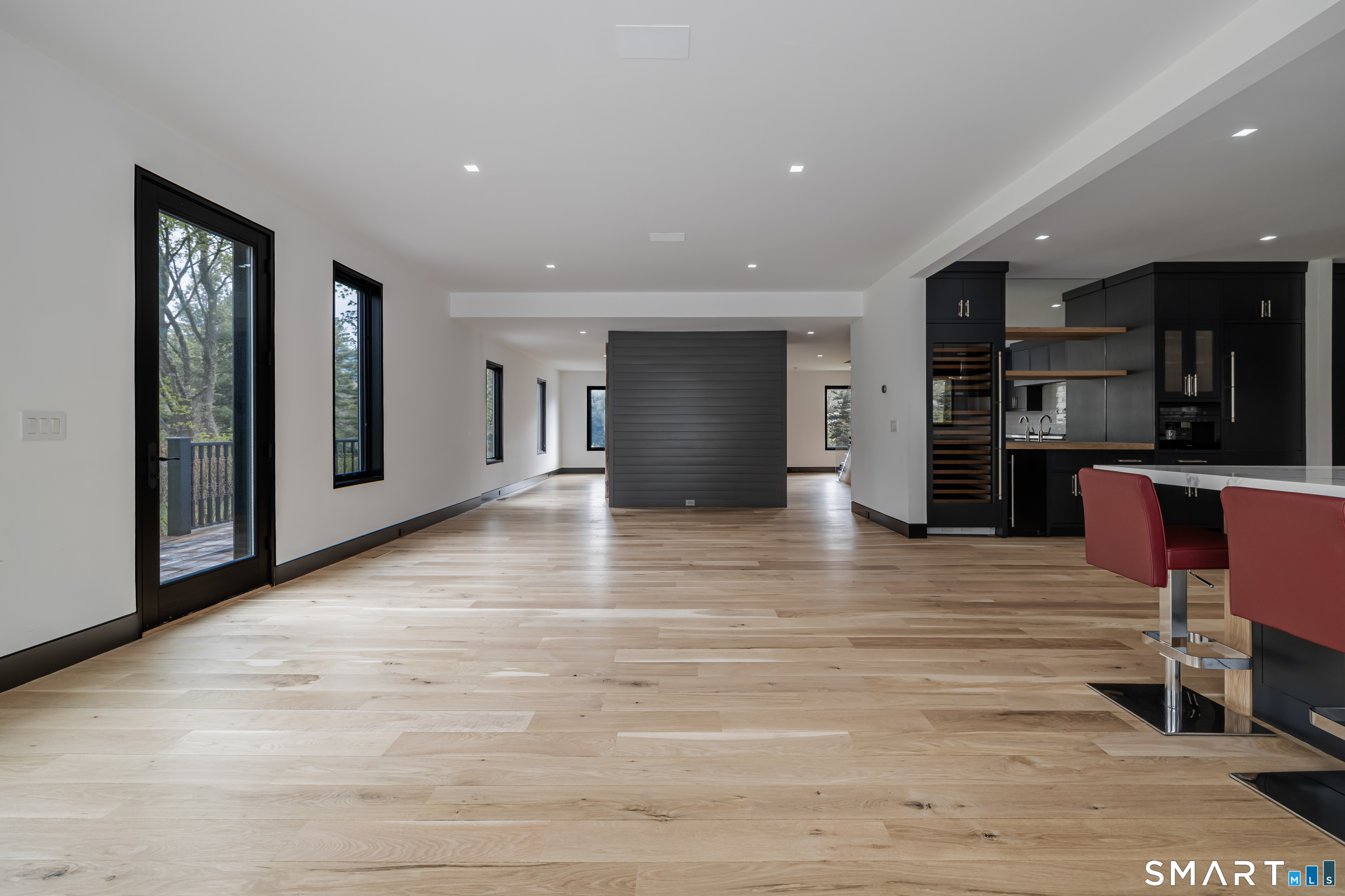 201 Ponus Avenue Extension