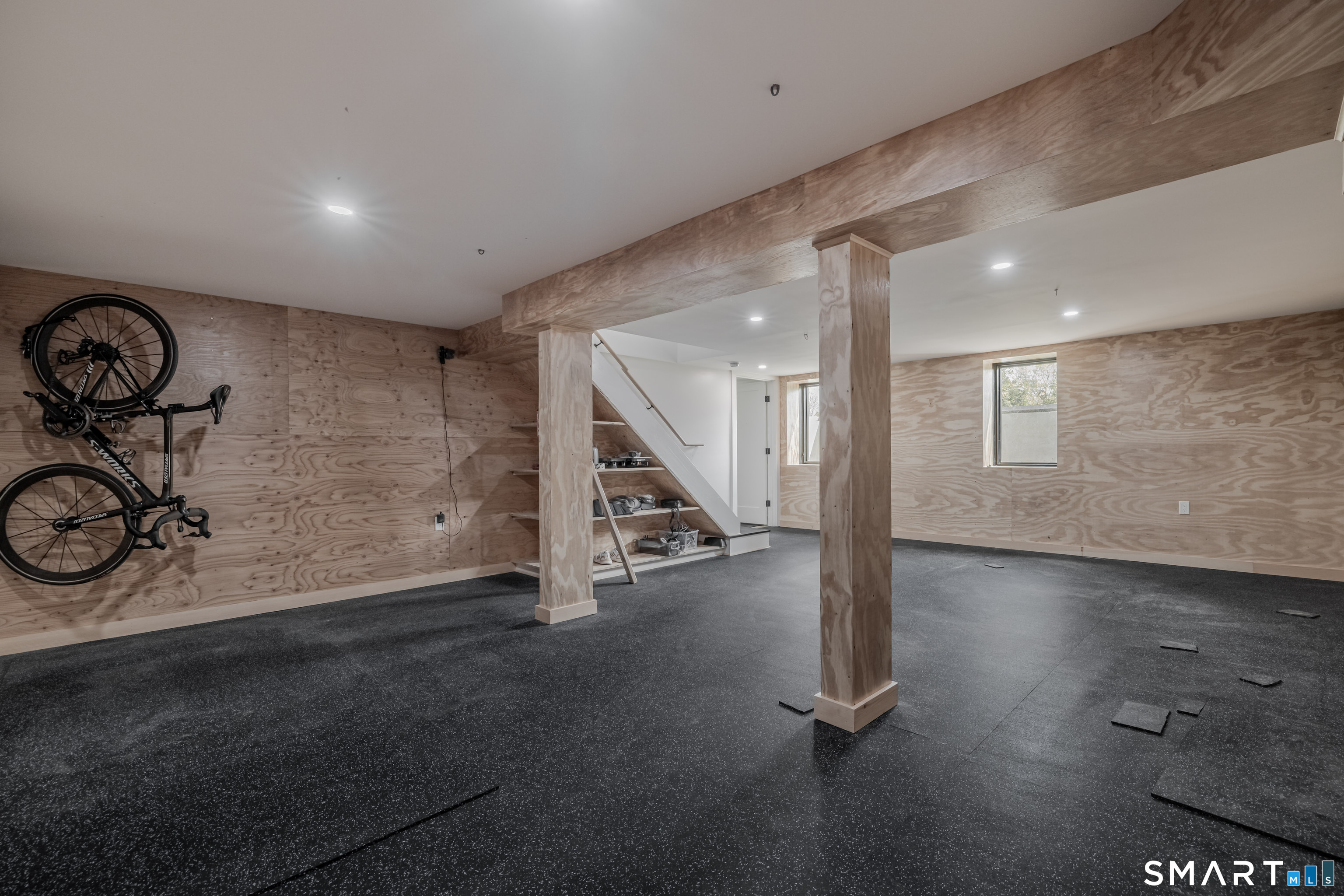 201 Ponus Avenue Extension