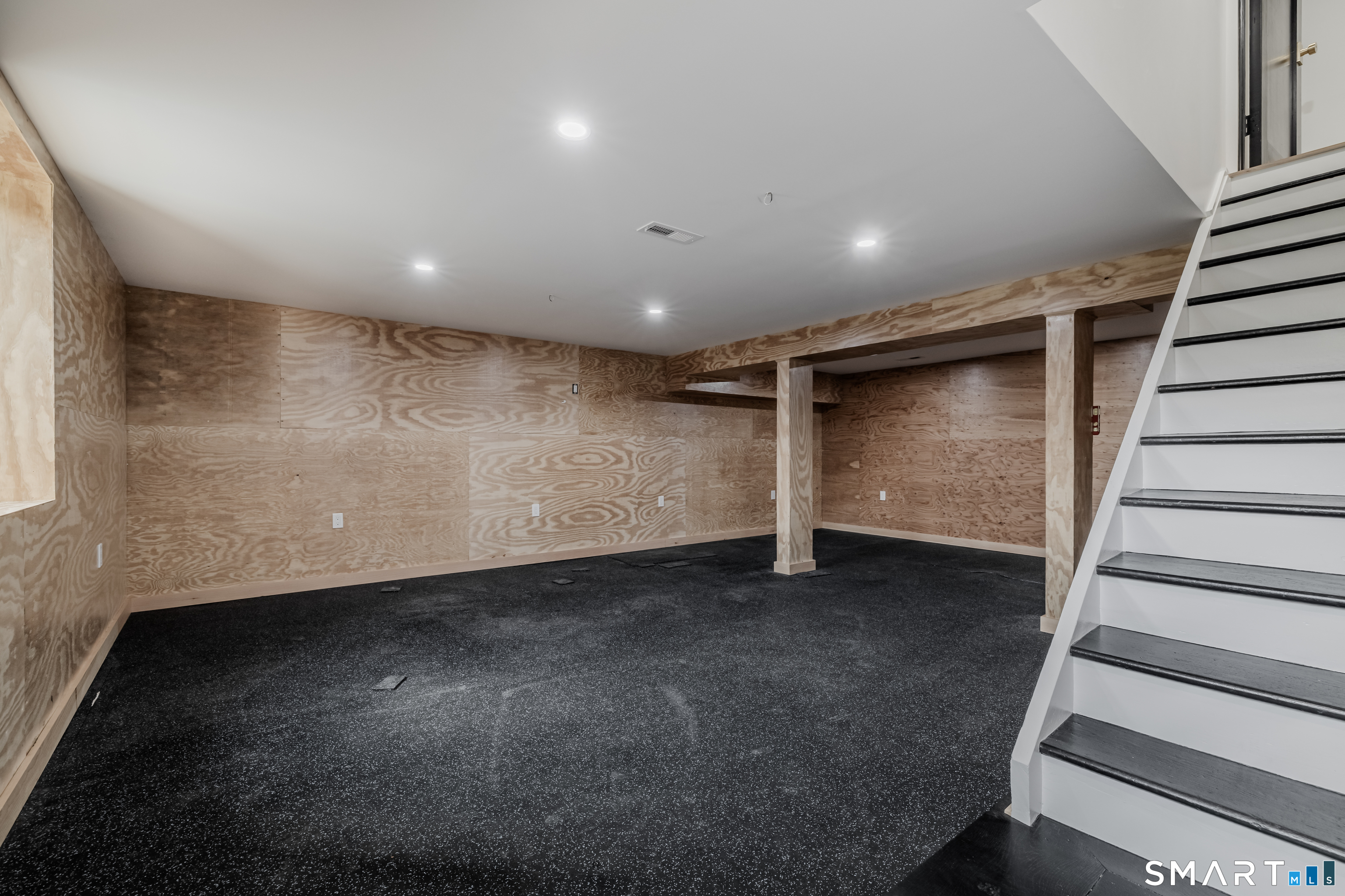 201 Ponus Avenue Extension