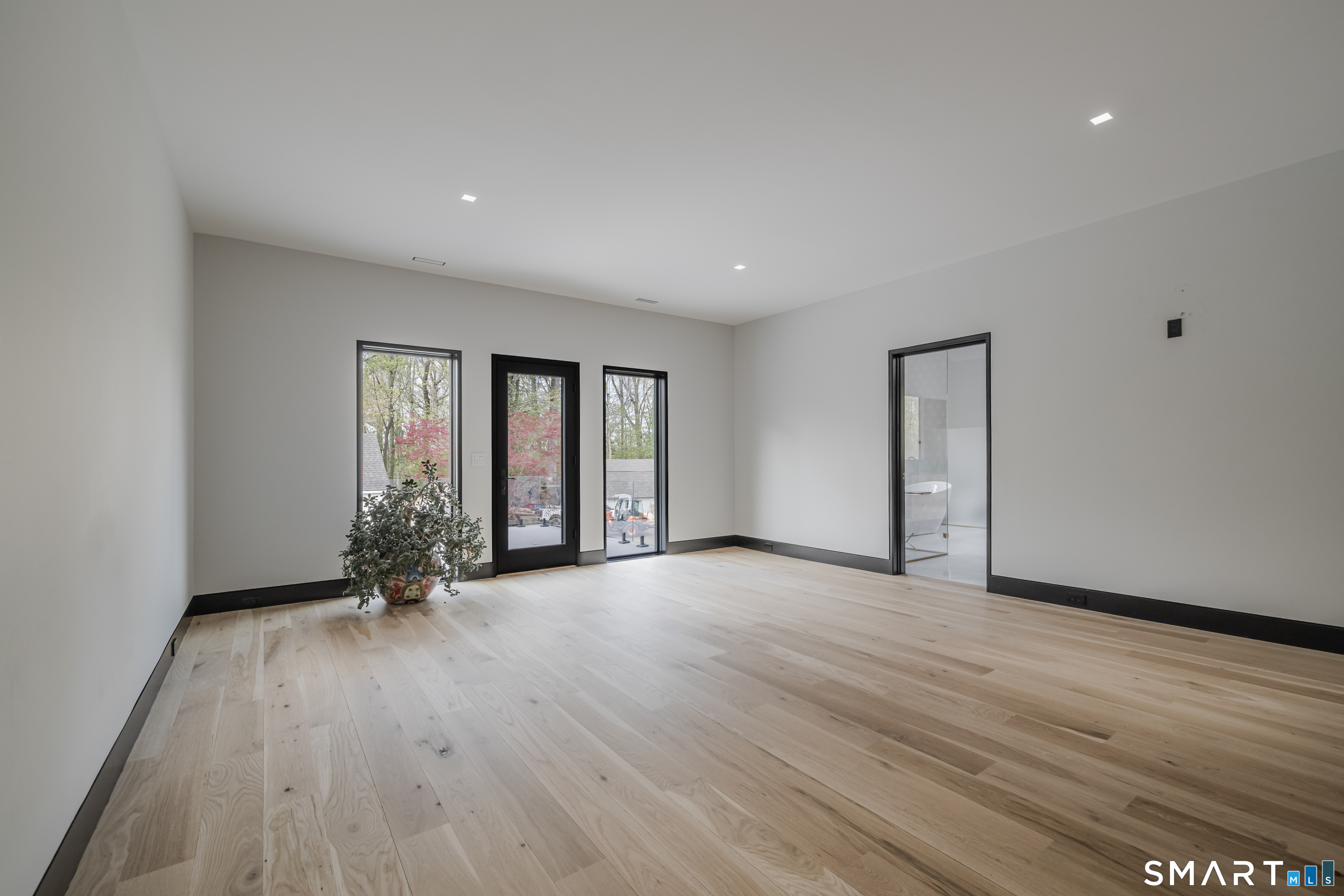 201 Ponus Avenue Extension