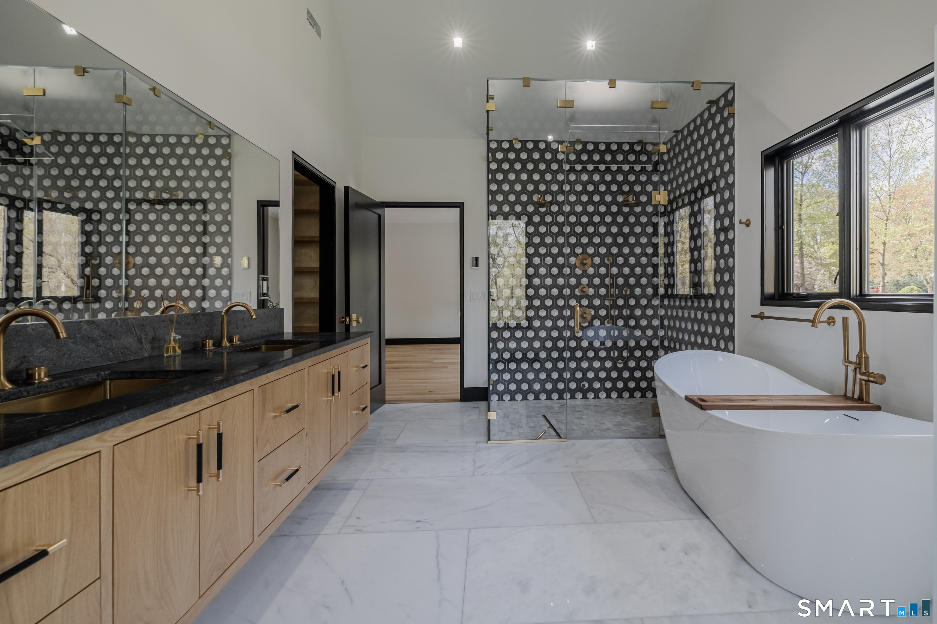 201 Ponus Avenue Extension
