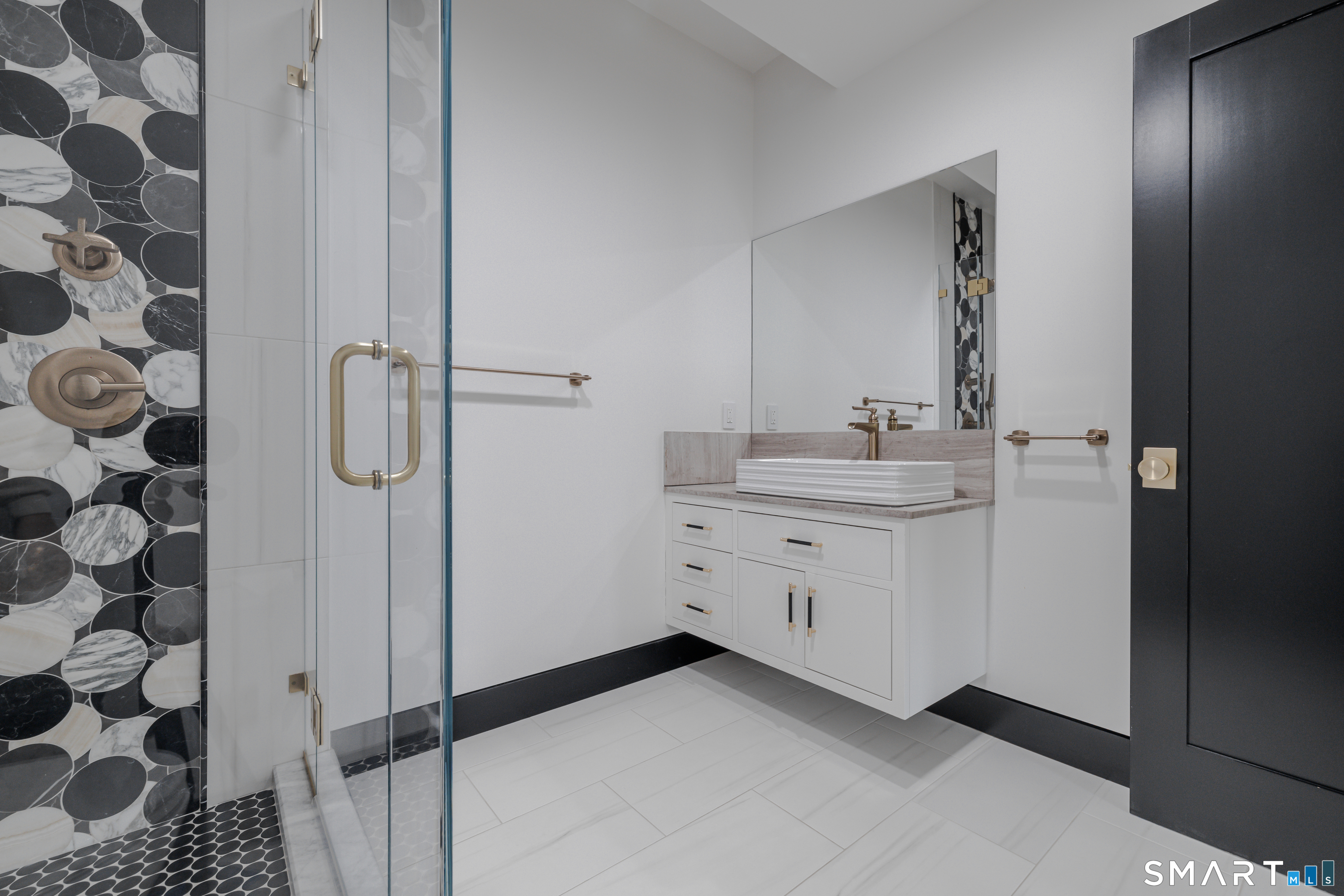 201 Ponus Avenue Extension