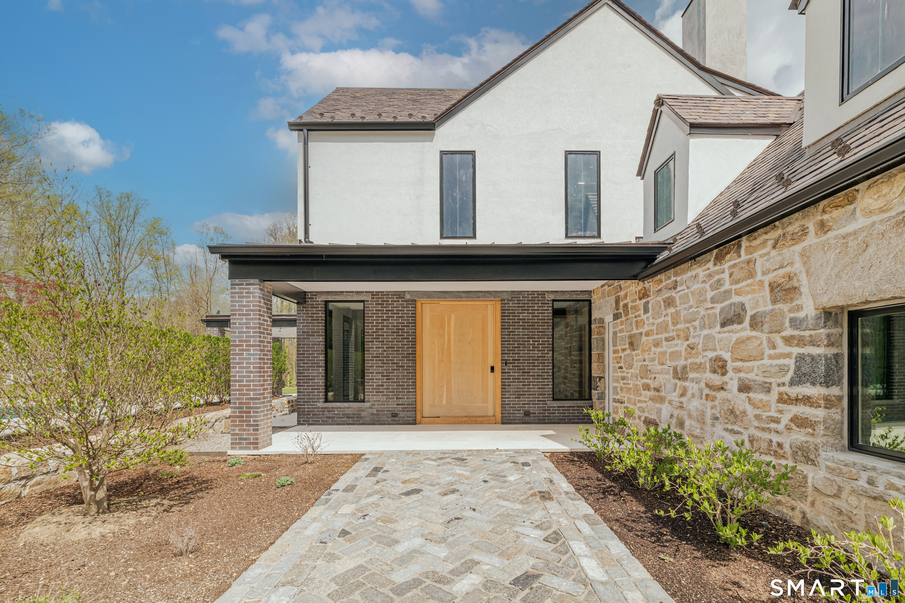 201 Ponus Avenue Extension