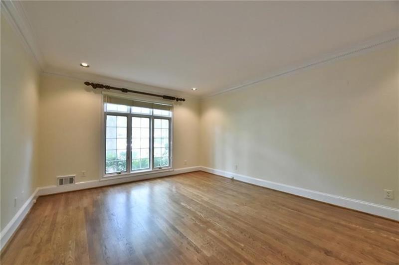 11 Paces West Drive NW