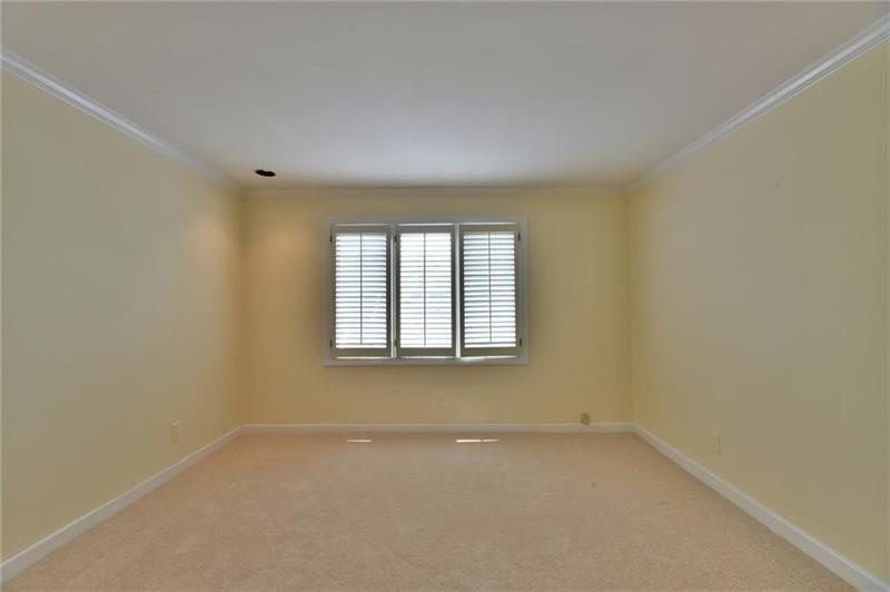 11 Paces West Drive NW
