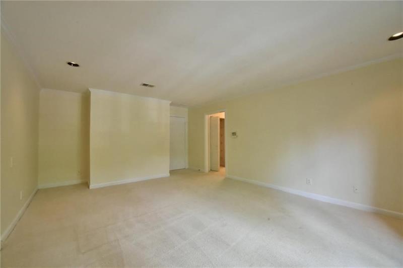 11 Paces West Drive NW