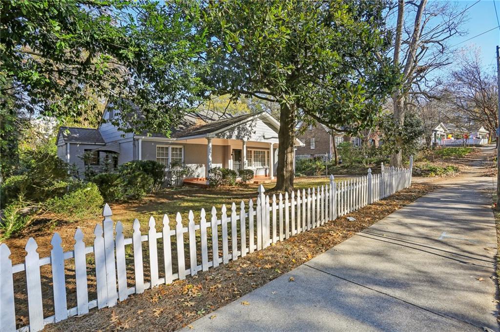 22 Peachtree Hills Avenue NE