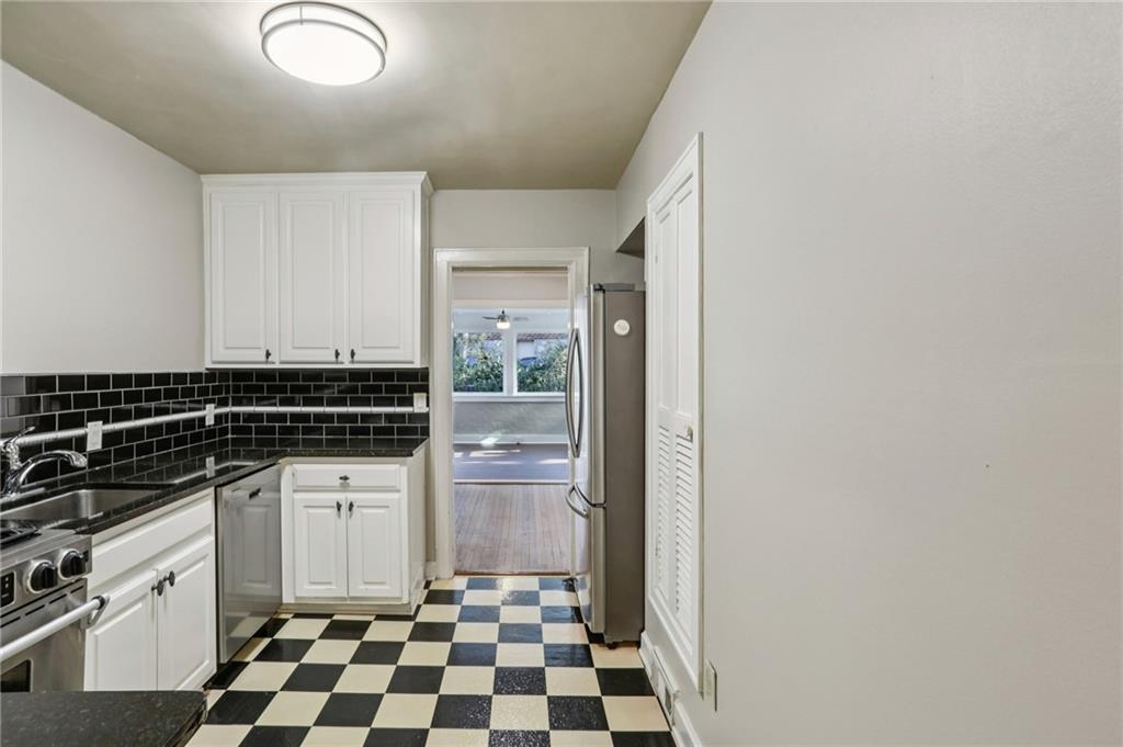 22 Peachtree Hills Avenue NE