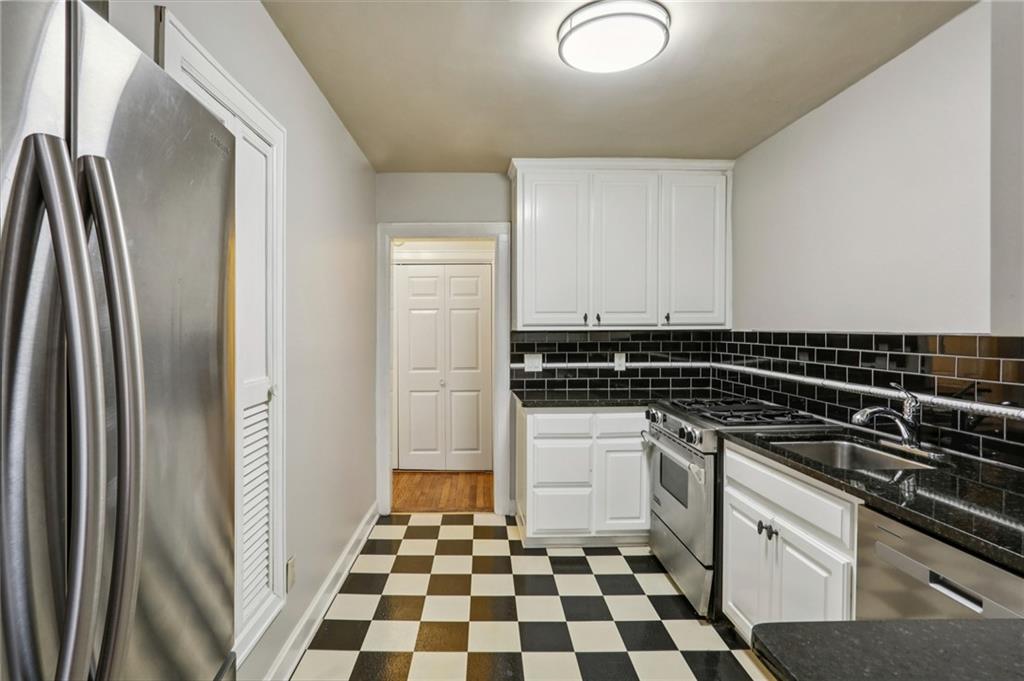 22 Peachtree Hills Avenue NE