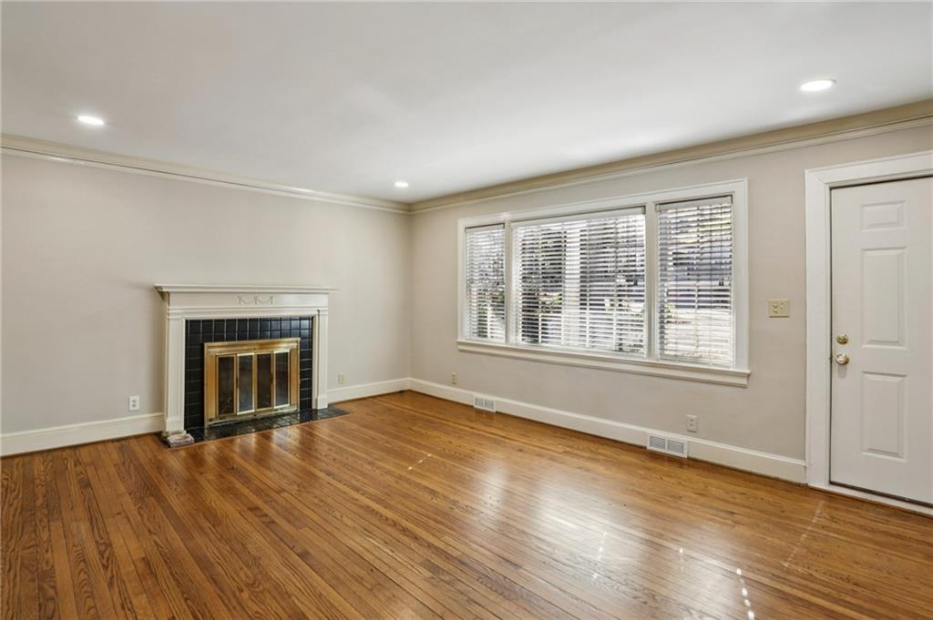 22 Peachtree Hills Avenue NE