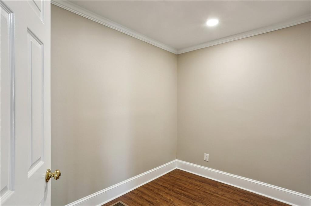22 Peachtree Hills Avenue NE