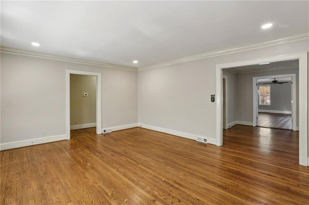 22 Peachtree Hills Avenue NE