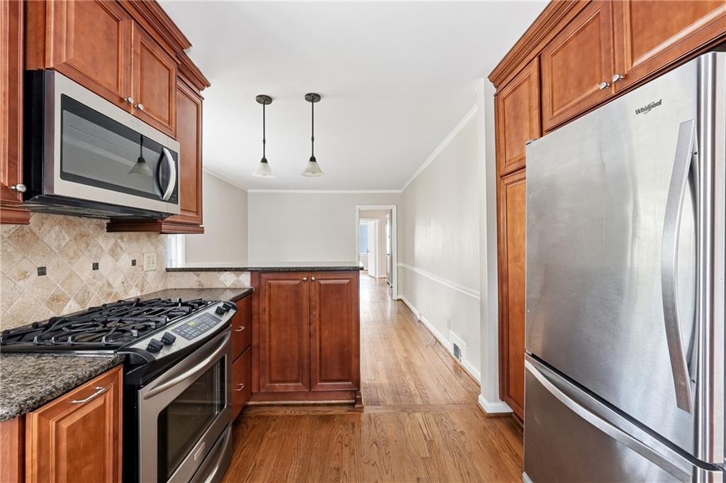 1846 fernwood Road NW