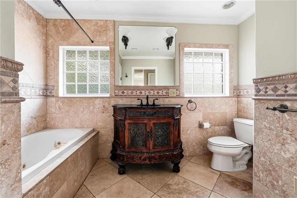 1846 fernwood Road NW